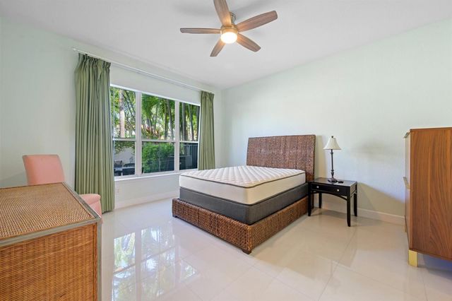 1384 Harbor View W, Hollywood, FL 33019