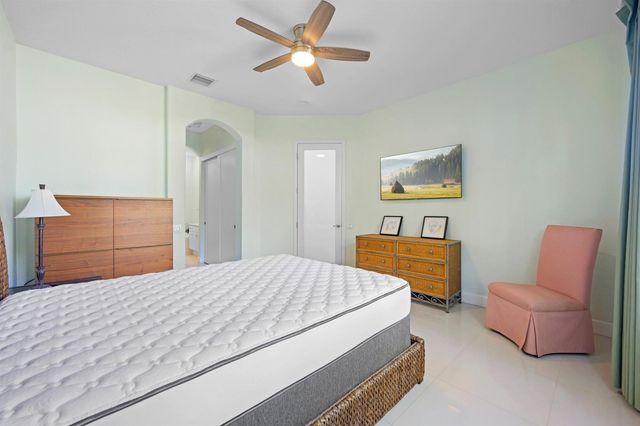 1384 Harbor View W, Hollywood, FL 33019