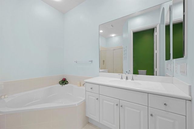 1384 Harbor View W, Hollywood, FL 33019