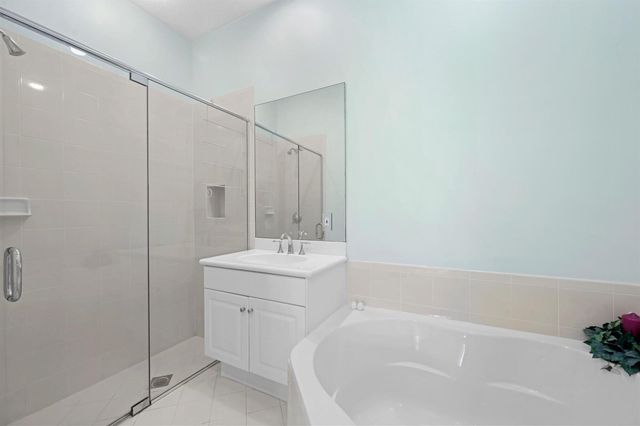 1384 Harbor View W, Hollywood, FL 33019