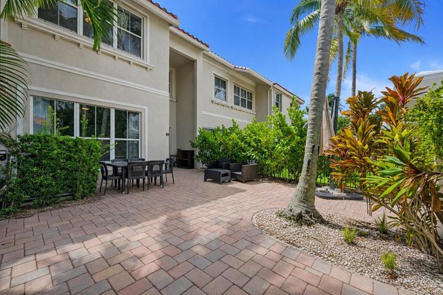 1384 Harbor View W, Hollywood, FL 33019