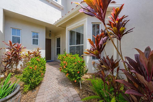 1384 Harbor View W, Hollywood, FL 33019