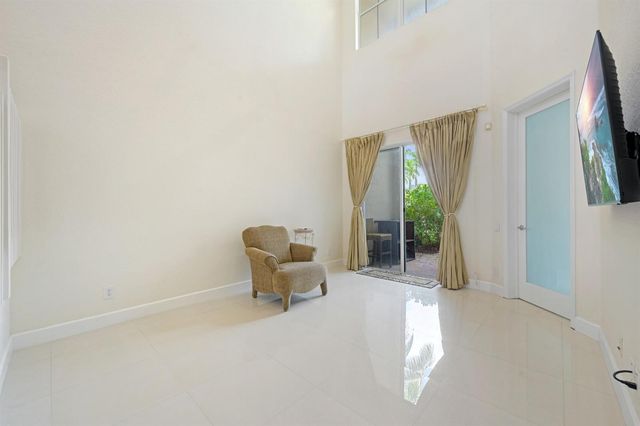1384 Harbor View W, Hollywood, FL 33019
