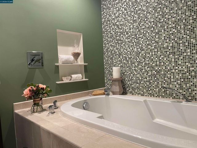 533 Monarch Ridge Dr, Walnut Creek, CA 94597