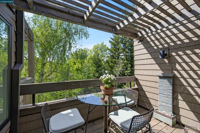 533 Monarch Ridge Dr, Walnut Creek, CA 94597