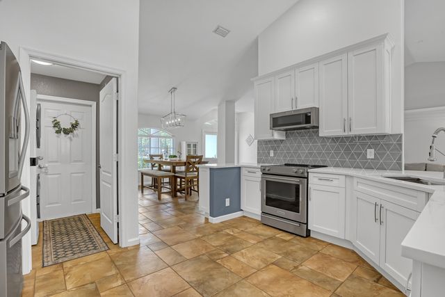 17271 N 88th Rd Road N, The Acreage, FL 33470