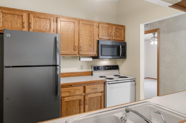 8773 Jasmine Lane, Eden Prairie, MN 55344