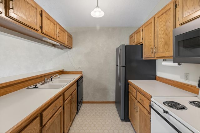 8773 Jasmine Lane, Eden Prairie, MN 55344