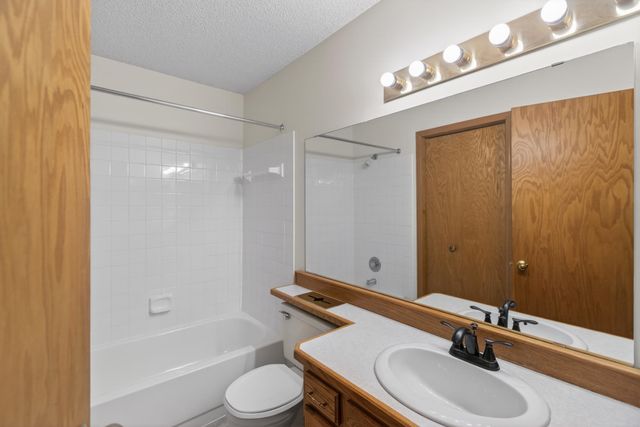 8773 Jasmine Lane, Eden Prairie, MN 55344