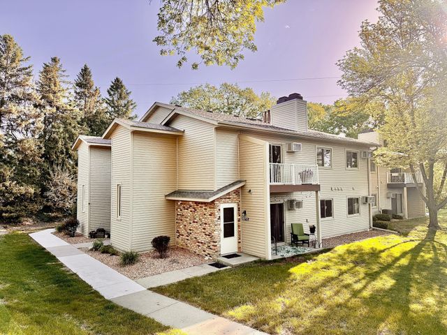 8773 Jasmine Lane, Eden Prairie, MN 55344