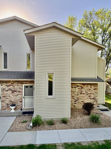 8773 Jasmine Lane, Eden Prairie, MN 55344