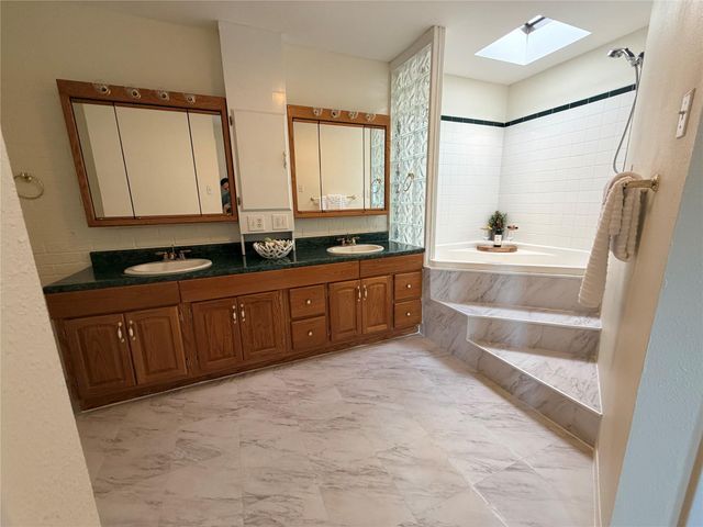 1408 Brandon Court, Bay City, TX 77414