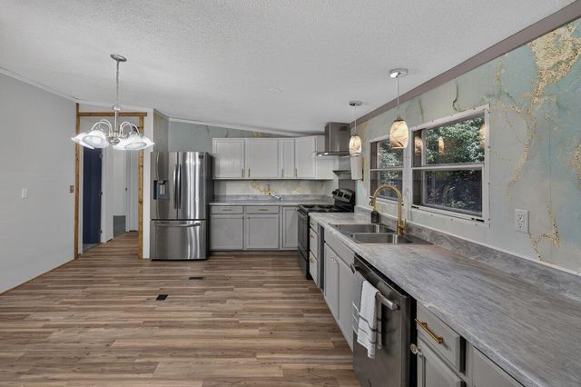 623 Barn Road, Bonneau, SC 29431