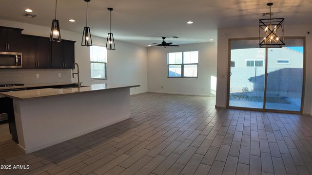 11046 W LEVI Drive, Tolleson, AZ 85353