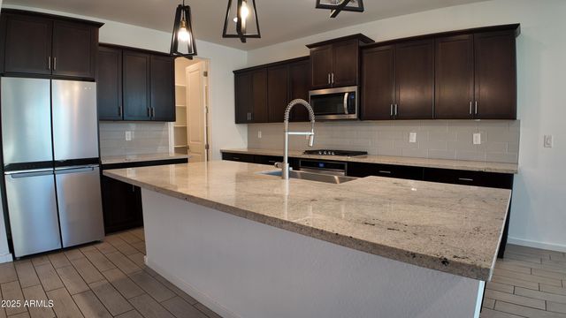 11046 W LEVI Drive, Tolleson, AZ 85353