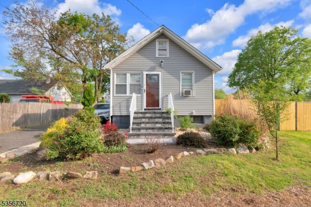 84 Baker St, Franklin Twp., NJ 08873