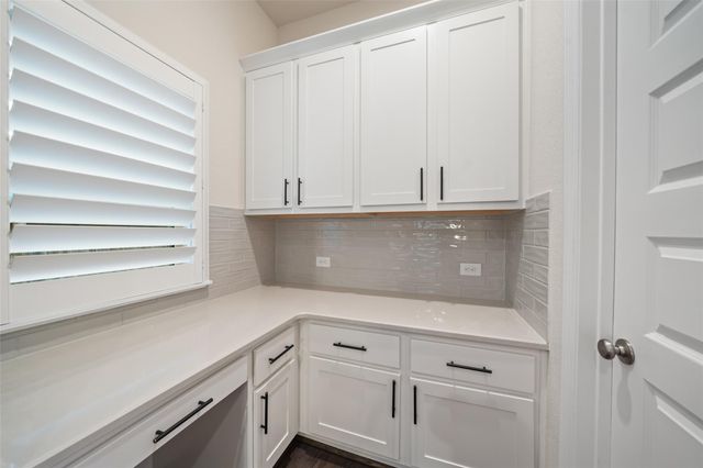 204 Bee Balm Court, Conroe, TX 77304