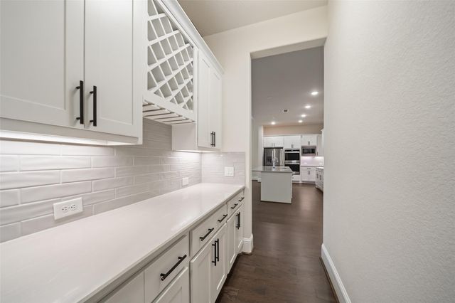 204 Bee Balm Court, Conroe, TX 77304