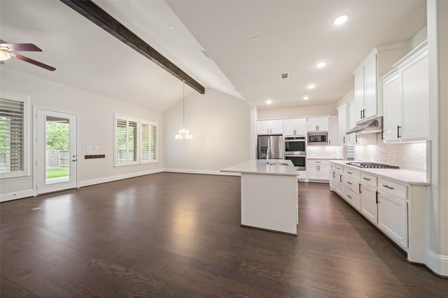 204 Bee Balm Court, Conroe, TX 77304