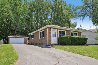 91 Bay Road, Fox Lake, IL 60020