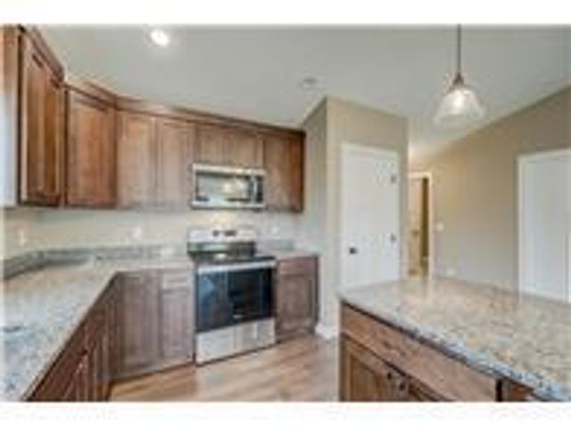 1343 Creekwood Drive, New Richmond, WI 54017