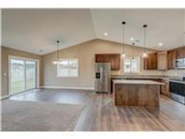 1343 Creekwood Drive, New Richmond, WI 54017