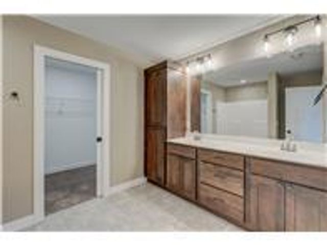 1343 Creekwood Drive, New Richmond, WI 54017