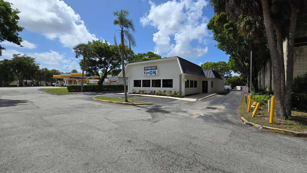 Image 1 of property listing at 7020 W Commercial Boulevard, Lauderhill, FL 33319