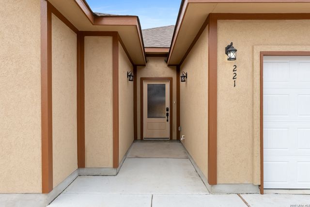 221 Sligo, San Antonio, TX 78223