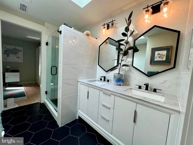 7002 QUANDER RD, Alexandria, VA 22307
