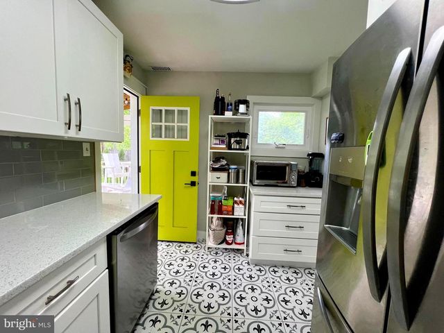 7002 QUANDER RD, Alexandria, VA 22307