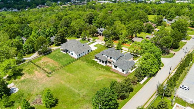 219 W Lawson Street, Fayetteville, AR 72703