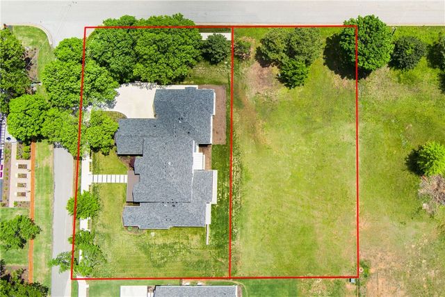 219 W Lawson Street, Fayetteville, AR 72703
