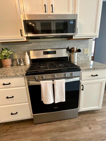 3721 Gershwin Lane N, Oakdale, MN 55128