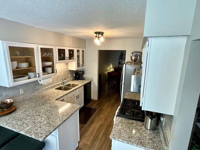 3721 Gershwin Lane N, Oakdale, MN 55128