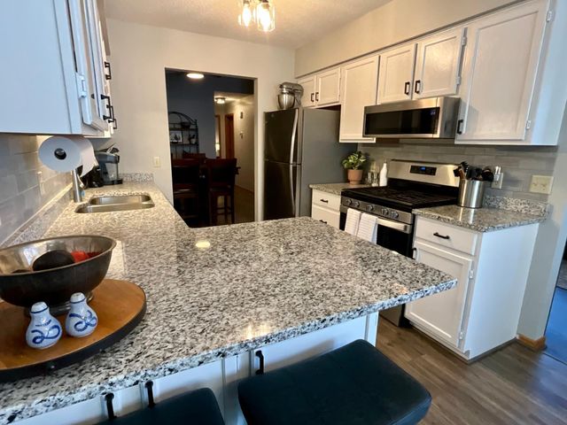 3721 Gershwin Lane N, Oakdale, MN 55128