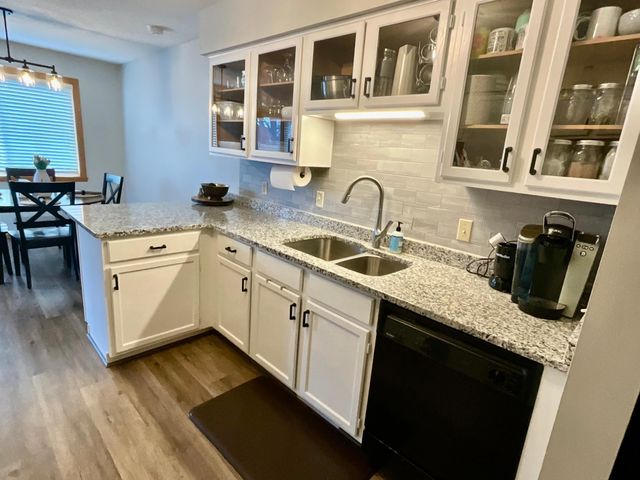 3721 Gershwin Lane N, Oakdale, MN 55128