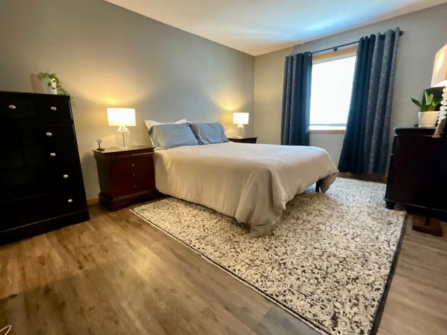 3721 Gershwin Lane N, Oakdale, MN 55128