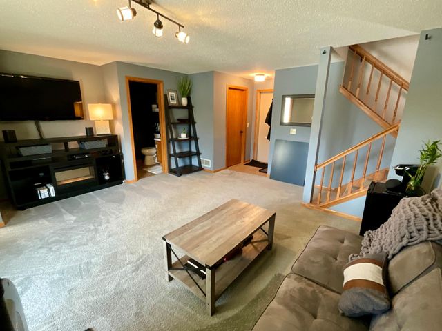 3721 Gershwin Lane N, Oakdale, MN 55128