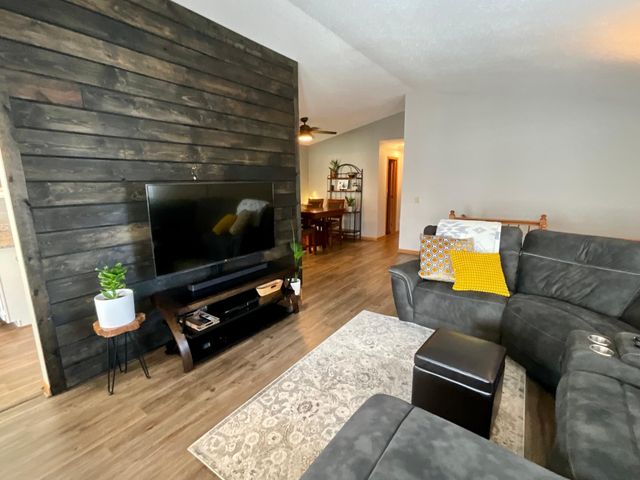 3721 Gershwin Lane N, Oakdale, MN 55128