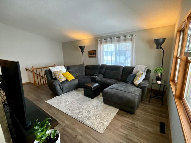 3721 Gershwin Lane N, Oakdale, MN 55128