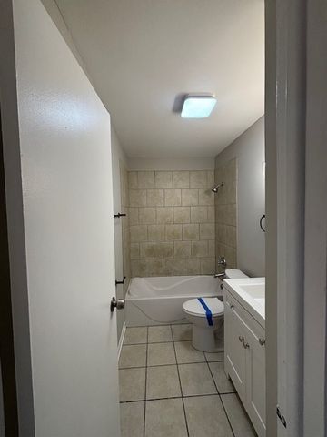 201 E ROSE Street, Glenwood, IL 60425