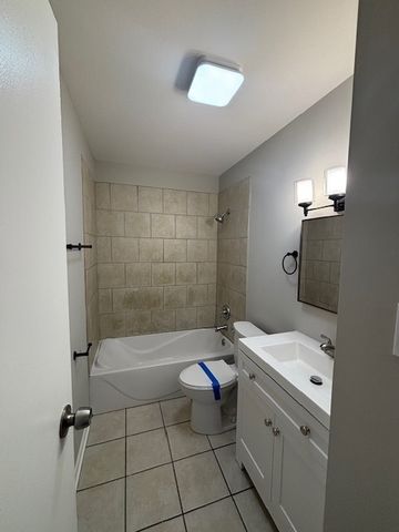 201 E ROSE Street, Glenwood, IL 60425