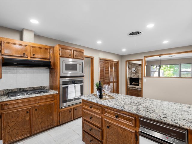 4108 Grand Lake Drive, Lake Worth, TX 76135