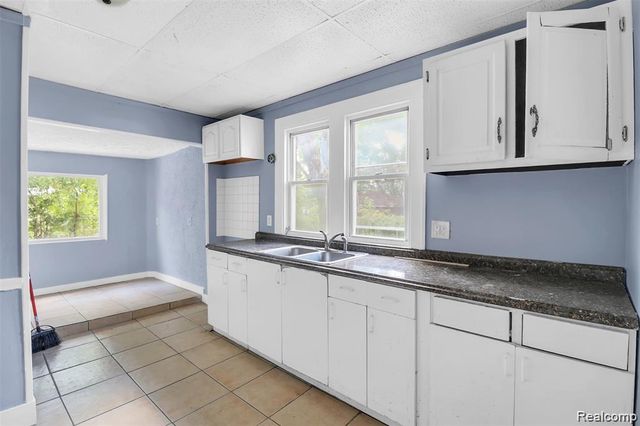 11894 Glenfield Street, Detroit, MI 48213