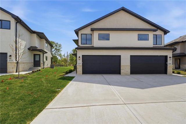 229 NW Orchard Court, Lee's Summit, MO 64063