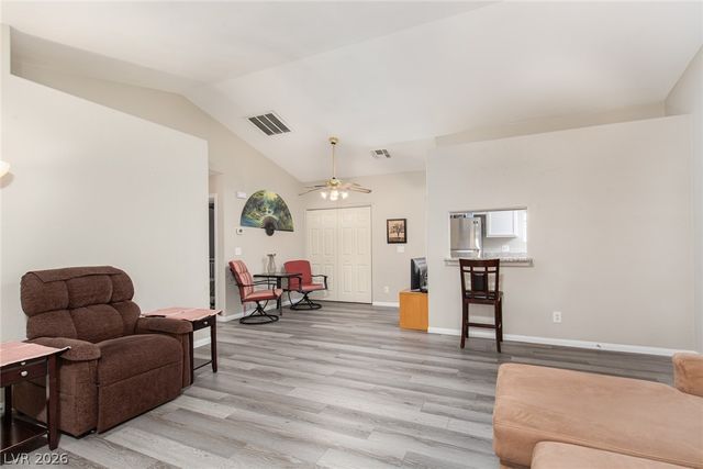 5370 Angler Circle 202, Las Vegas, NV 89122