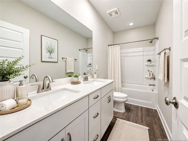1242 Coach Station Alley 201, Raleigh, NC 27601