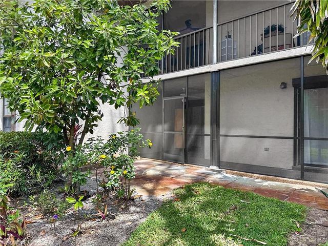 1701 Courtyard WAY 105, Naples, FL 34112