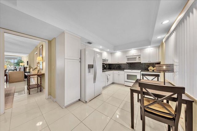 804 Cypress Grove Lane 302, Pompano Beach, FL 33069